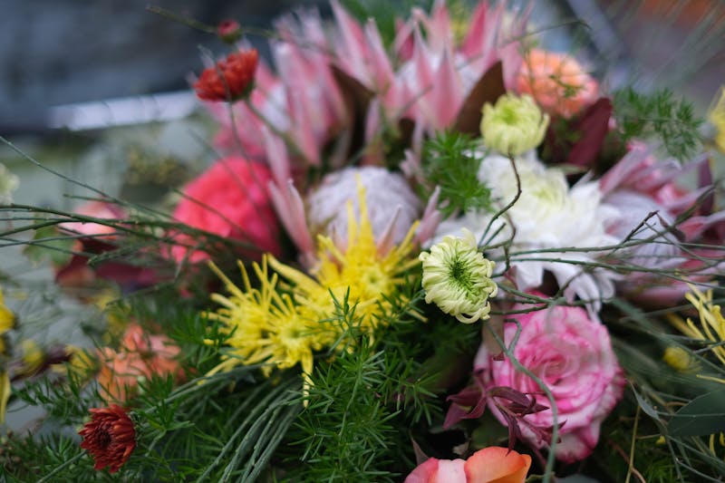 Arreglo floral de alta gama con proteas y exóticas interflora